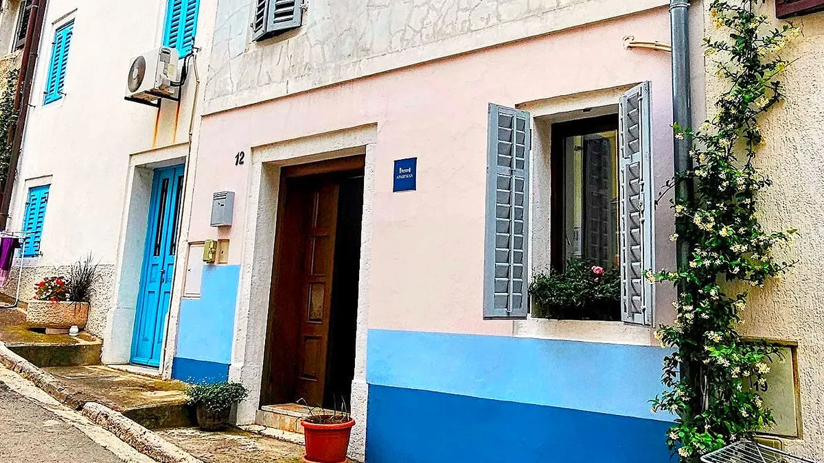 Facade of Apartments Ivaniš at Gradska vrata 12